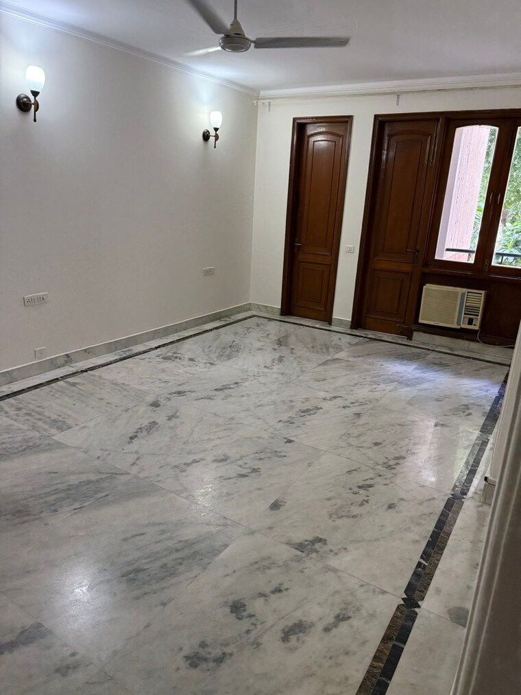 Room, dlf-city-gurgaon 3 Bedroom 2500 Sq.Ft. Builder Floor In Sector 27 Gurgaon 9169941