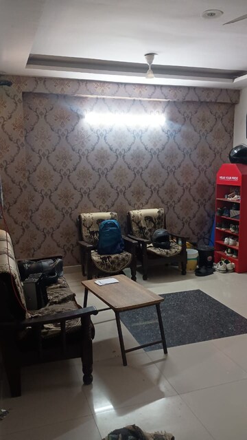 Team Area in 3 BHK Builder Floor at Mansarovar Extension – for Sale