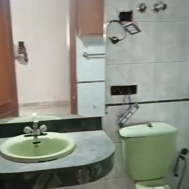 Bathroom, malviya nagar 3 Bedroom 1800 Sq.Ft. Builder Floor In Malviya Nagar Delhi 9169977