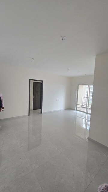 Room in 2 BHK Apartment at Nyati Era, Dhanori – for Rent