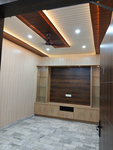 Room in 2 BHK Builder Floor at Sector 14 – for Rent