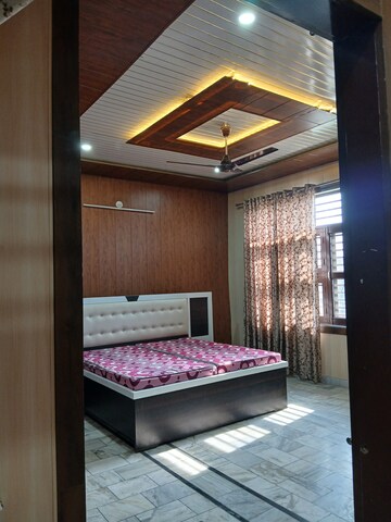 Bedroom in 2 BHK Builder Floor at Sector 14 – for Rent