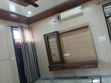 Furnished Amenities in 2 BHK Builder Floor at Sector 14 – for Rent