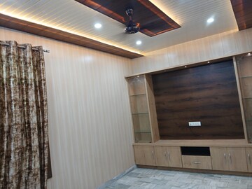 Room in 2 BHK Builder Floor at Sector 14 – for Rent