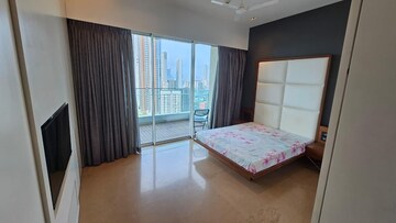 Room in 3 BHK Apartment at K Raheja Vivarea, Mahalaxmi – for Rent