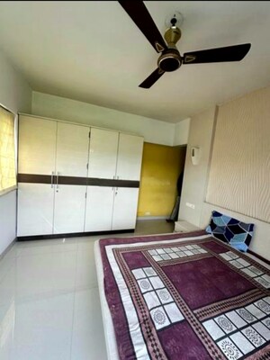 Furnished Amenities in 3 BHK Apartment at Tara Tower, Mulund West – for Sale