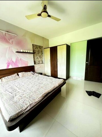 Bedroom in 3 BHK Apartment at Tara Tower, Mulund West – for Sale