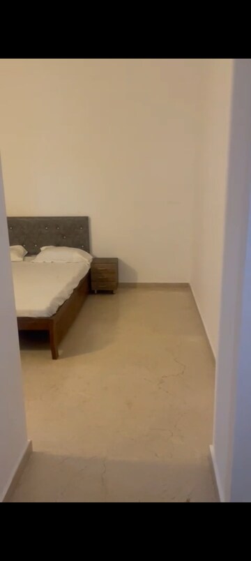 Room in 2.5 BHK Apartment at Marathon Monte South, Byculla West – for Rent