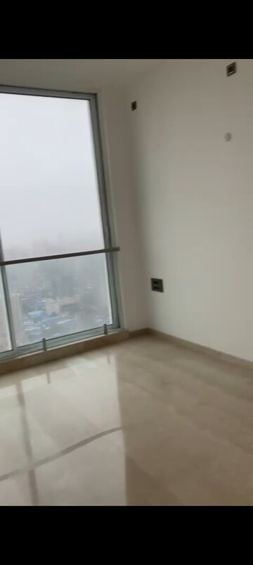 Room in 2.5 BHK Apartment at Marathon Monte South, Byculla West – for Rent