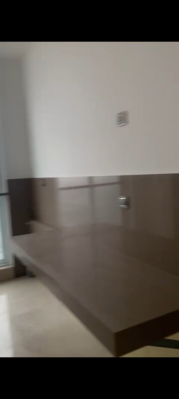 Room in 2.5 BHK Apartment at Marathon Monte South, Byculla West – for Rent