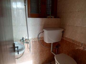 Bathroom in 4 BHK Builder Floor at Ardee City, Sector 52 – for Rent
