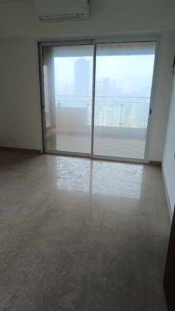 Room in 3 BHK Apartment at Lokhandwala Minerva Mahalaxmi, Mahalaxmi – for Rent