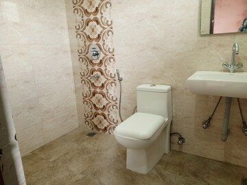 Bathroom in 3 BHK Builder Floor at Ocus Quantum, Sector 51 – for Rent