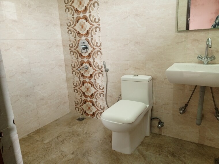 Bathroom, ocus-quantum 3 Bedroom 240 Sq.Yd. Builder Floor In Sector 51 Gurgaon 9170121