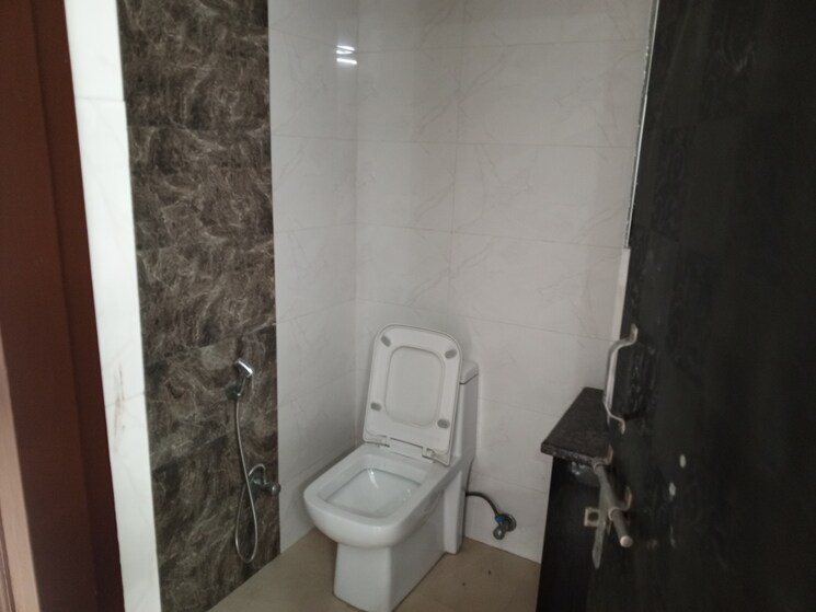 Bathroom, ocus-quantum 3 Bedroom 240 Sq.Yd. Builder Floor In Sector 51 Gurgaon 9170121