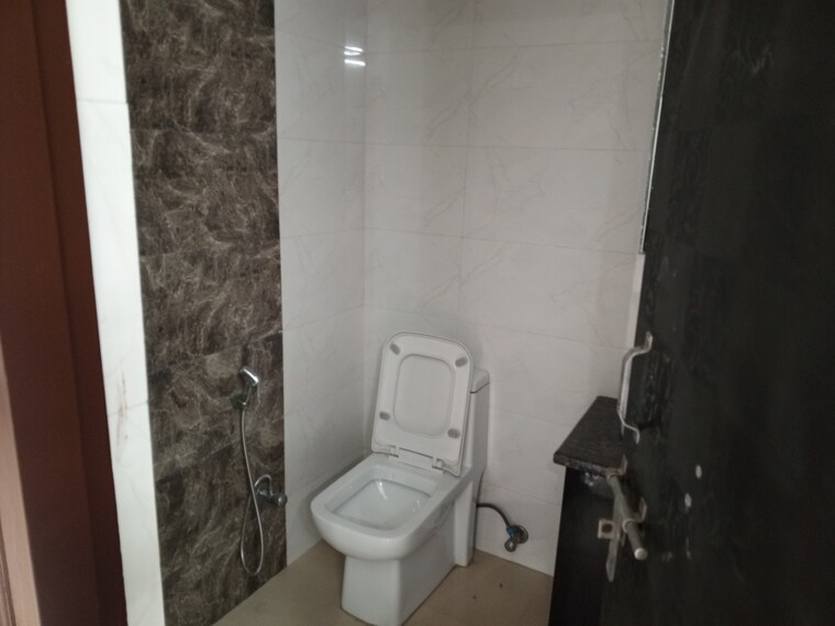 Bathroom, ocus-quantum 3 Bedroom 240 Sq.Yd. Builder Floor In Sector 51 Gurgaon 9170121