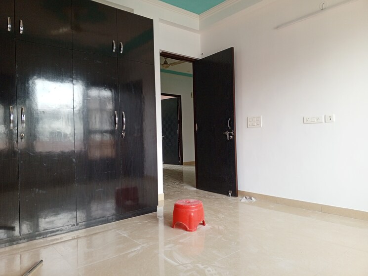 Room, ocus-quantum 3 Bedroom 240 Sq.Yd. Builder Floor In Sector 51 Gurgaon 9170121