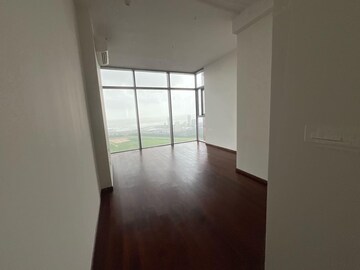 Room in 3 BHK Apartment at Piramal Mahalaxmi, Mahalaxmi – for Rent