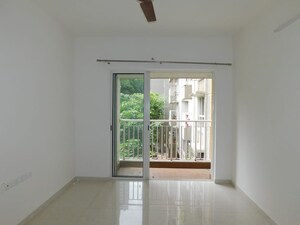 Room in 2 BHK Apartment at Lodha Amara, Kolshet Road – for Sale