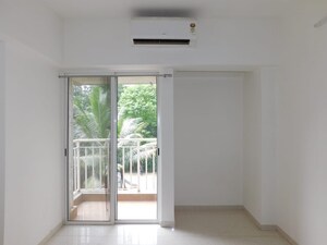 Room in 2 BHK Apartment at Lodha Amara, Kolshet Road – for Sale