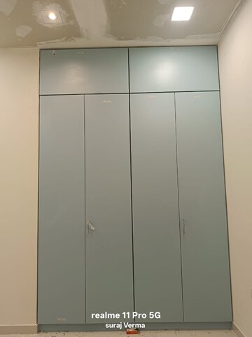 Furnished Amenities in 1.5 BHK Apartment at Sheth Zuri, Laxmi Nagar – for Rent