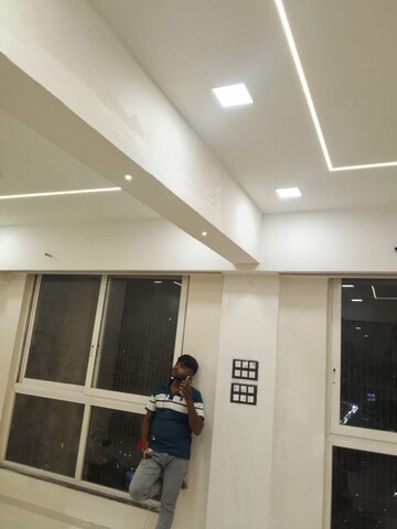 Furnished Amenities in 1.5 BHK Apartment at Sheth Zuri, Laxmi Nagar – for Rent