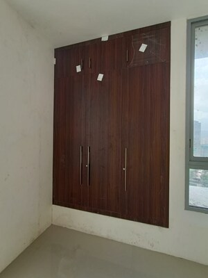 Room in 2 BHK Apartment at Piramal Vaikunth, Balkum Pada – for Sale