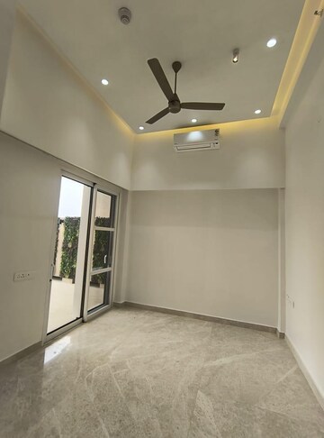 Room in 3 BHK Apartment at Indiabulls Sky Forest, Lower Parel – for Rent