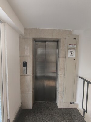 Building Lobby in 4 BHK Builder Floor at DLF Royale Residences, Dlf Phase I – for Sale