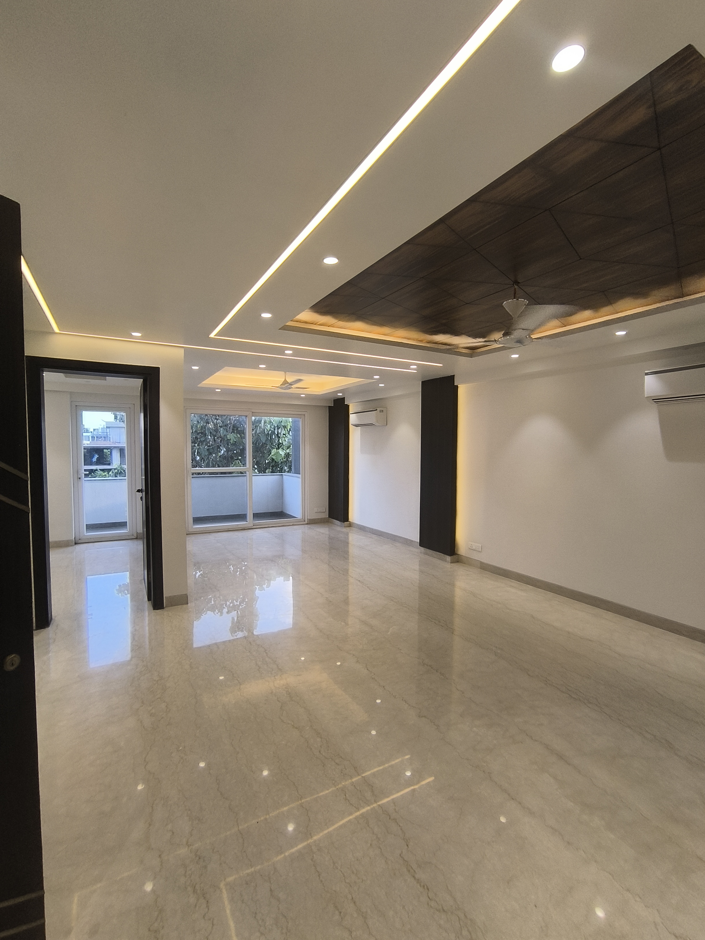 4 BHK + Servant Room Builder Floor For Sale in DLF Royale Residences