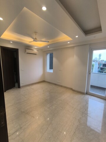 Room in 4 BHK Builder Floor at DLF Royale Residences, Dlf Phase I – for Sale