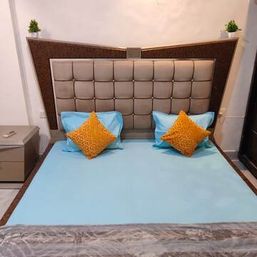 Bedroom in 2 BHK Apartment at PR Hira, Khar West – for Rent