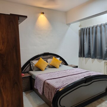 Bedroom in 2 BHK Apartment at PR Hira, Khar West – for Rent