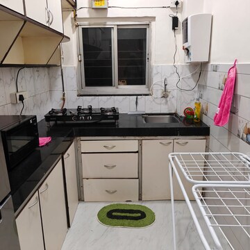 Team Area in 2 BHK Apartment at PR Hira, Khar West – for Rent