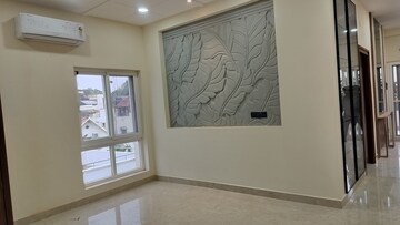 Room in 3 BHK Apartment at Banjara Hills – for Rent