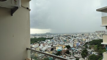 Swimming Pool in 3 BHK Apartment at Banjara Hills – for Rent