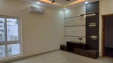 Room in 3 BHK Apartment at Banjara Hills – for Rent
