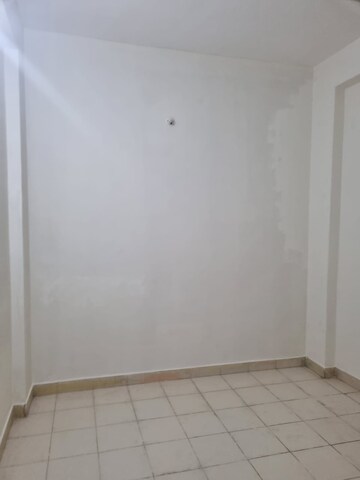 Room in 3 BHK Apartment at Indrapuri C Sector – for Sale