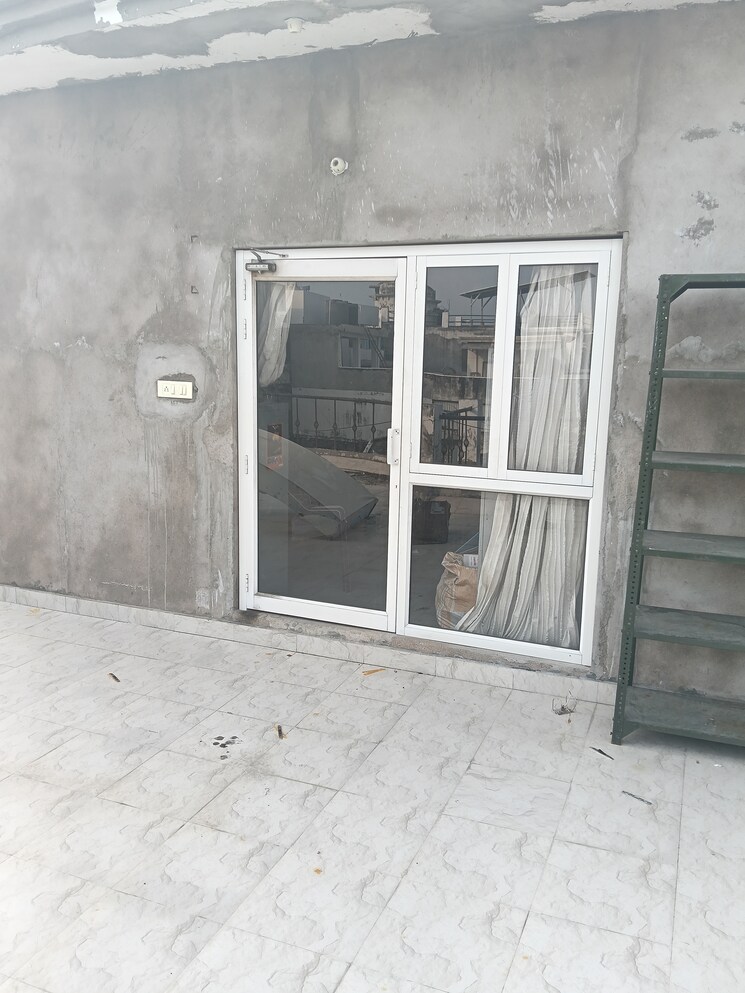 Room, vikas nagar Commercial Office Space 3200 Sq.Ft. In Vikas Nagar Lucknow 9170234