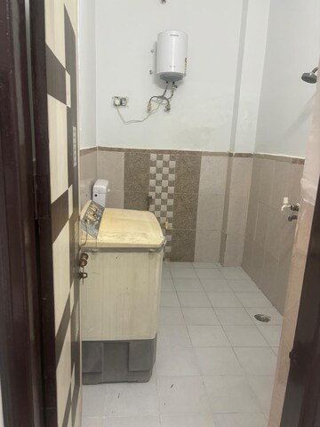 Bathroom in 3.5 BHK Builder Floor at Eldeco Ananda, Sector 48 – for Rent