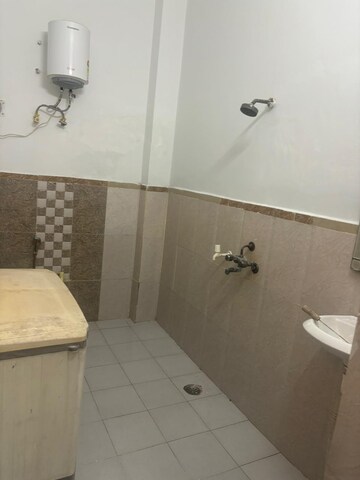 Bathroom in 3.5 BHK Builder Floor at Eldeco Ananda, Sector 48 – for Rent