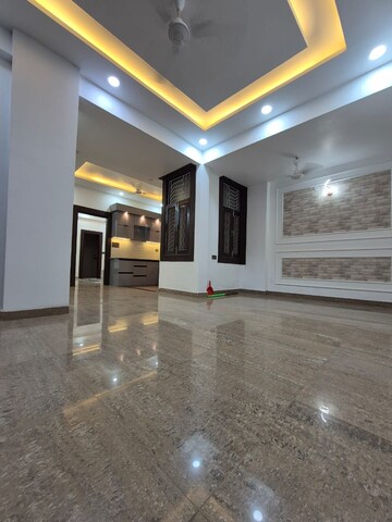 Room in 4 BHK Builder Floor at Niti Khand ii – for Sale