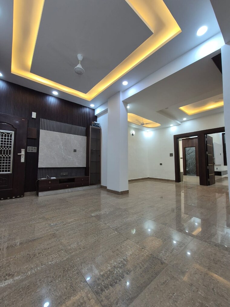 Room, niti khand ii 4 Bedroom 250 Sq.Yd. Builder Floor In Niti Khand ii Ghaziabad 9170264