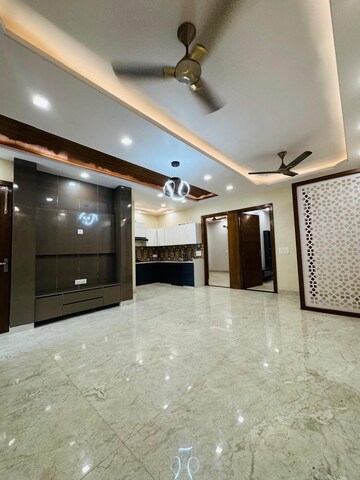 Room in 4 BHK Builder Floor at Niti Khand ii – for Sale