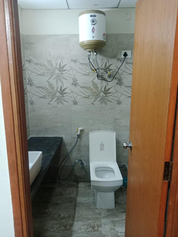 Bathroom, paramount-golfforeste 1 Bedroom 435 Sq.Ft. Apartment In Zeta I Greater Noida Greater Noida 9170267