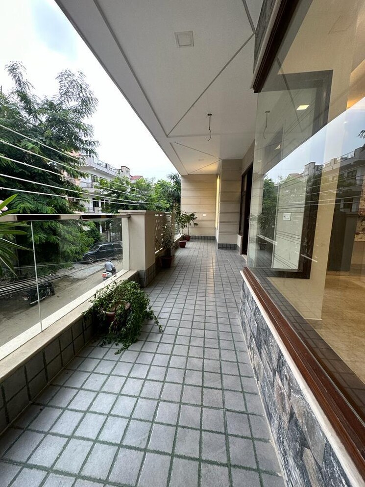 Balcony, niti khand ii 4 Bedroom 250 Sq.Mt. Builder Floor In Niti Khand ii Ghaziabad 9170287