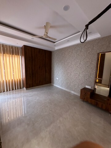Staircase in 2.5 BHK Builder Floor at Sector 28 – for Rent