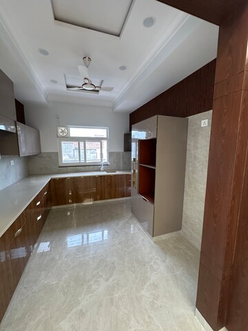Kitchen in 2.5 BHK Builder Floor at Sector 28 – for Rent