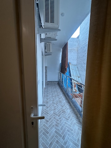 Furnished Amenities in 2.5 BHK Builder Floor at Sector 28 – for Rent