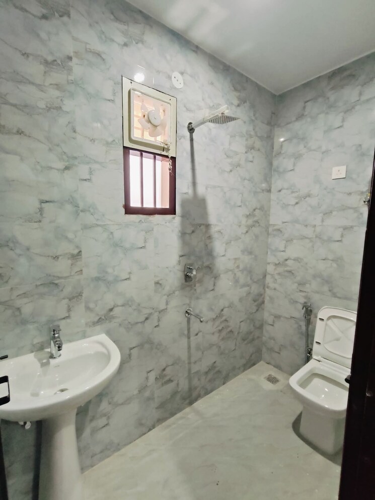 Bathroom, harit-vihar-rwa 2 Bedroom 450 Sq.Ft. Builder Floor In Burari Delhi 9170312